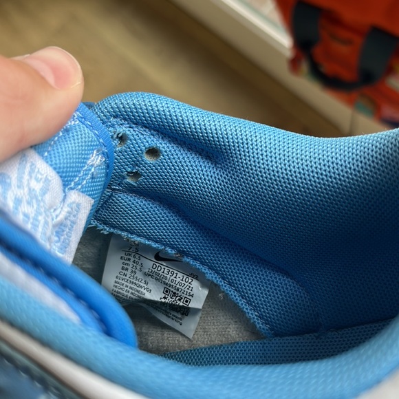 Authentic UNC Dunks - Picture 5 of 5